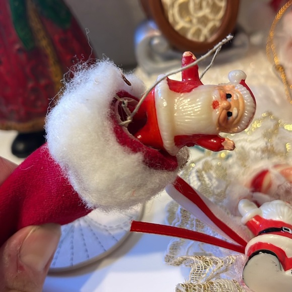 Set of nine (9) Santa’s- 7 ornaments and 2 are decor - Picture 7 of 10